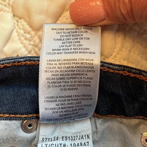 STS Blue Women’s roll up blue jean shorts, size 0. - Picture 9 of 9